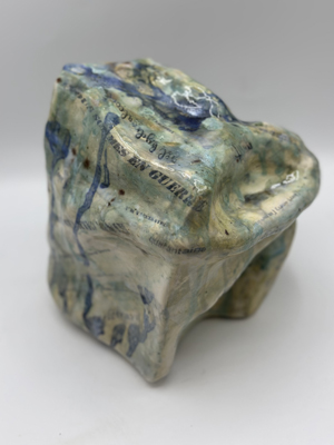 LE COVID, VAGUE VIRALE OU VAGUE DE HAINE. Céramiques. 2023